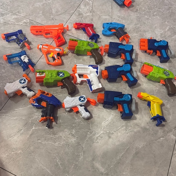 Bundle of 18 Mini Nerf Blasters - Picture 1 of 2